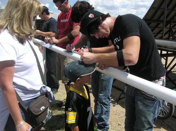 Signing Autographs. Photo by Dawn Ballou, Pinedale Online.
