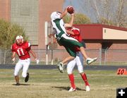 15 yard gain. Photo by Clint Gilchrist, Pinedale Online.