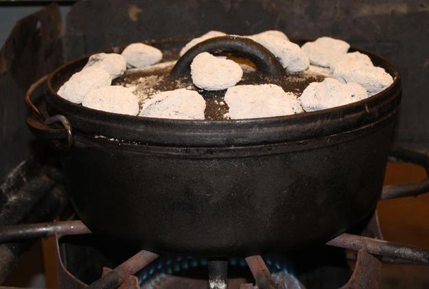 Dutch Oven Cooking. Photo by Dawn Ballou, Pinedale Online.