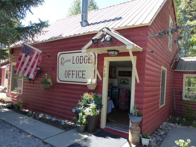 Rivera Lodge. Photo by Dawn Ballou, Pinedale Online.