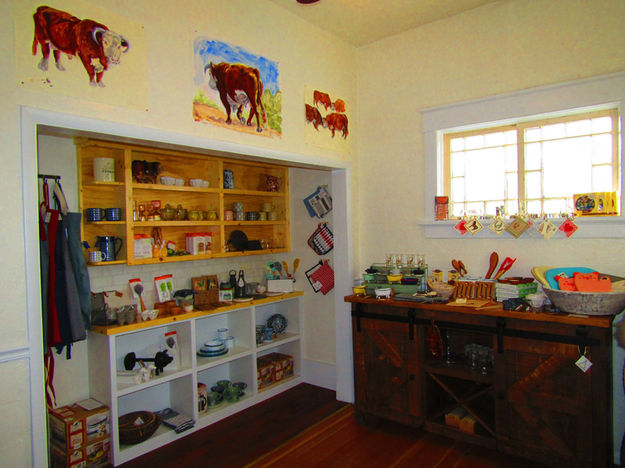 Kitchen items. Photo by Dawn Ballou, Pinedale Online.