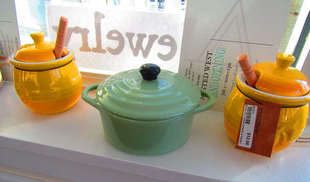 Honey Jars. Photo by Dawn Ballou, Pinedale Online.