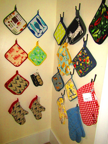 Pot Holders and Mitts. Photo by Dawn Ballou, Pinedale Online.
