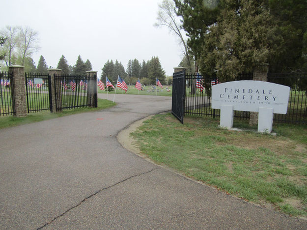 Pinedale Cemetery. Photo by Dawn Ballou, Pinedale Online.