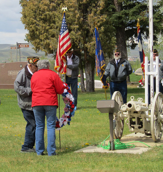 American Legion Wreath. Photo by Dawn Ballou, Pinedale Online.