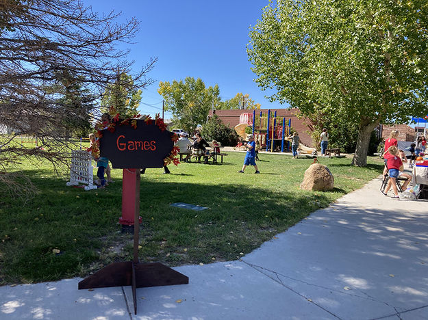 Games in the park. Photo by Dawn Ballou, Pinedale Online.