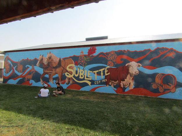 Mural. Photo by Dawn Ballou, Pinedale Online.