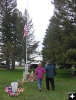 Memorial Wreaths. Photo by Dawn Ballou, Pinedale Online.