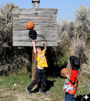 Shooting hoops. Photo by Pinedale Online.