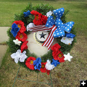 Memorial Wreath. Photo by Dawn Ballou, Pinedale Online.