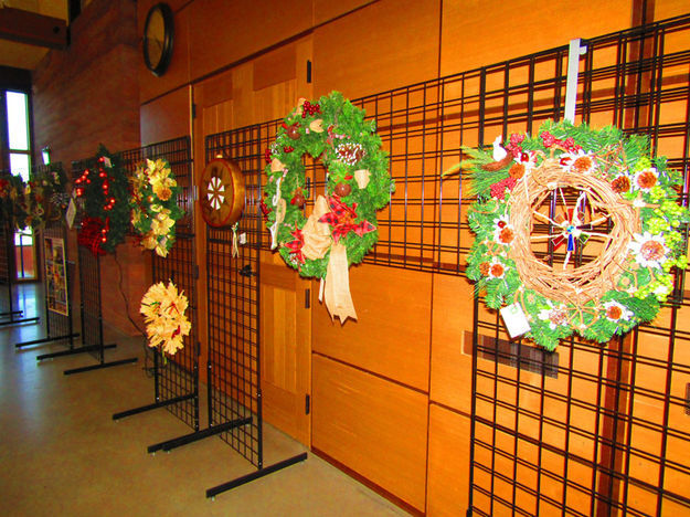 Wreaths. Photo by Dawn Ballou, Pinedale Online.