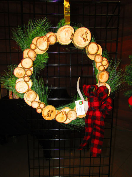 Mike & Meg Alley Wreath. Photo by Dawn Ballou, Pinedale Online.