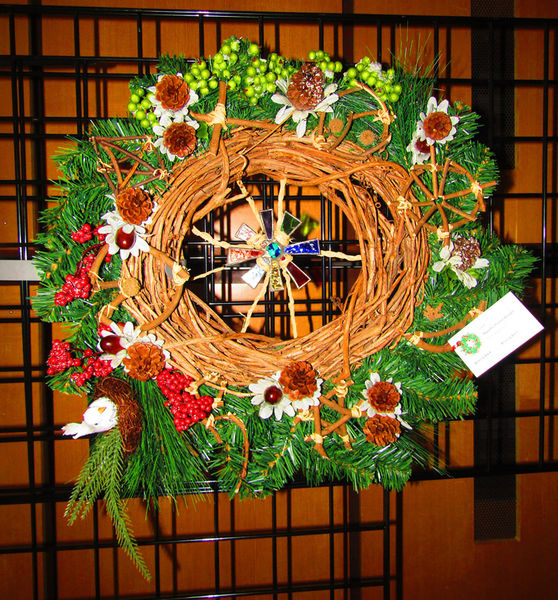Peaceful Planet Wreath. Photo by Pinedale Online.