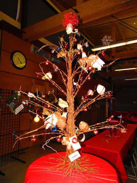 Barb Wire Christmas tree. Photo by Dawn Ballou, Pinedale Online.