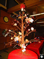 Barb Wire Christmas tree. Photo by Dawn Ballou, Pinedale Online.