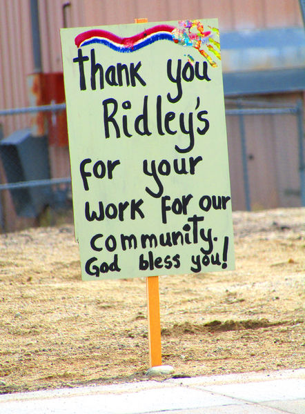 Thank you Ridleys!. Photo by Dawn Ballou, Pinedale Online.
