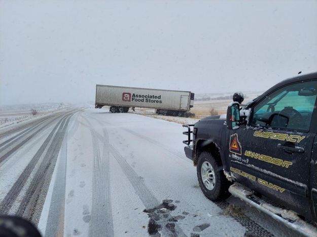 Jackknifed semi. Photo by Sublette County Sheriff's Office.