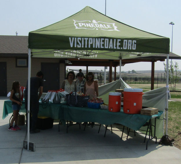 Welcome tent. Photo by Dawn Ballou, Pinedale Online.